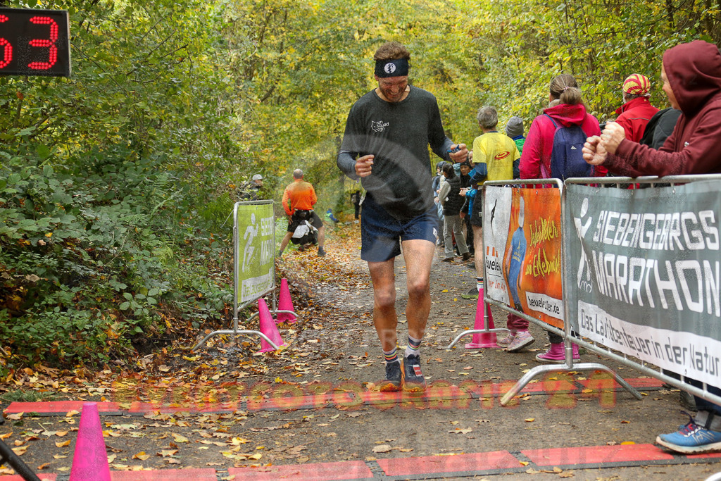 251026_1233_EX1_0674 | Sportfotografie im Rhein-Sieg Kreis, Köln, Bonn, NRW, Rheinland Pfalz, Hessen, etc. Unser Tätigkeitsfeld umfasst den Laufsport vom Volkslauf über den Marathon, Duathlon, Triathon bis zum Ultralauf wie Kölnpfad Ultra oder Schindertrail.