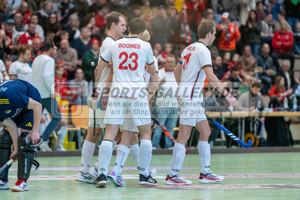 HK_20250118_101796 | 1/4 Finale 1. Bundesliga Halle Herren Crefelder HTC - Zehlendorfer Wespen am 18.1.2025 Halle Glockenspitz, Krefeld , Linus Michler ( Crefelder HTC #7 ) , Boomes Anton ( Crefelder HTC #23 ) , LangHeinrich Finn ( Crefelder HTC #22 ) , Niklas Wellen ( Crefelder HTC 10 )
