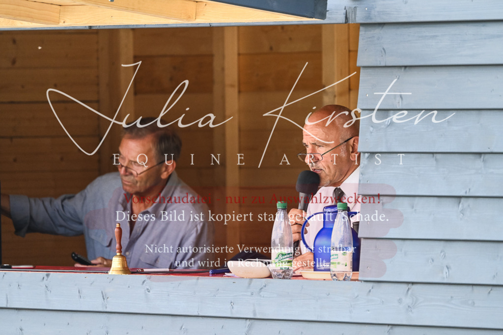 DSC_2638 | Pferde- und Turnierfotografie in Westsachsen. Pferdeportraits, Auftragszeichnungen und intuitive Kunst.