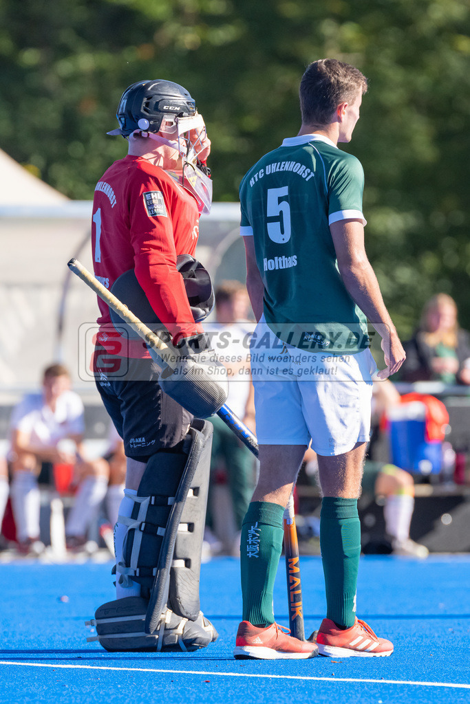 HK_20221009_100822 | 1. Bundesliga Herren Crefelder HTC - Uhlenhorst Mülheim am 9.10.2022 Crefelder HTC, Krefeld , Lennart Küppers Torwart ( Uhlenhorst Mülheim #1 ) , Dennis Holthaus ( Uhlenhorst Mülheim #5 )