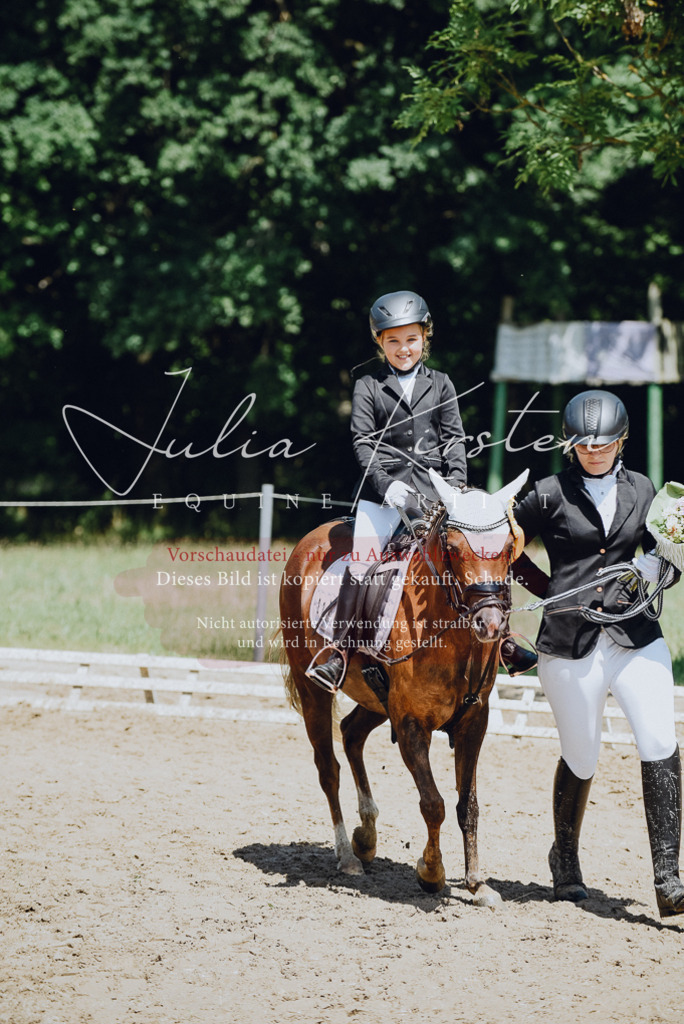DSC_2690 | Pferde- und Turnierfotografie in Westsachsen. Pferdeportraits, Auftragszeichnungen und intuitive Kunst.