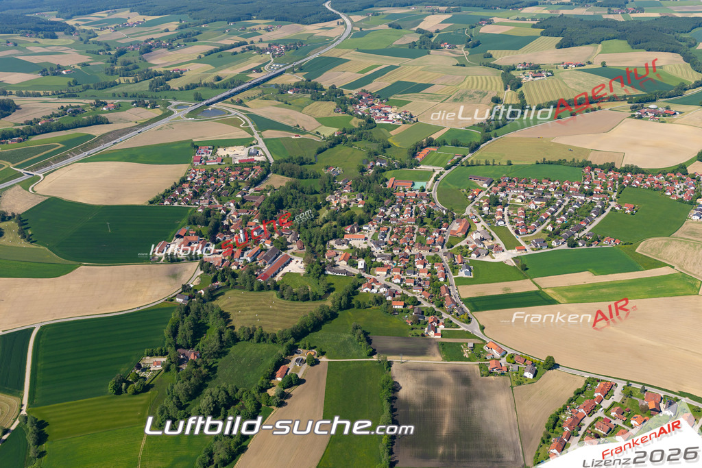 Aktuelles Luftbild von  Lengdorf - Die Luftaufnahme wurde 2021 mittels UL-Flugzeug erstellt ( keine Drohne ) - hochauflösende Kamera-Systeme von  Canon -Beste Qualität - Für grossformatige Ausdrucke geeignet. Die Geschenkidee !