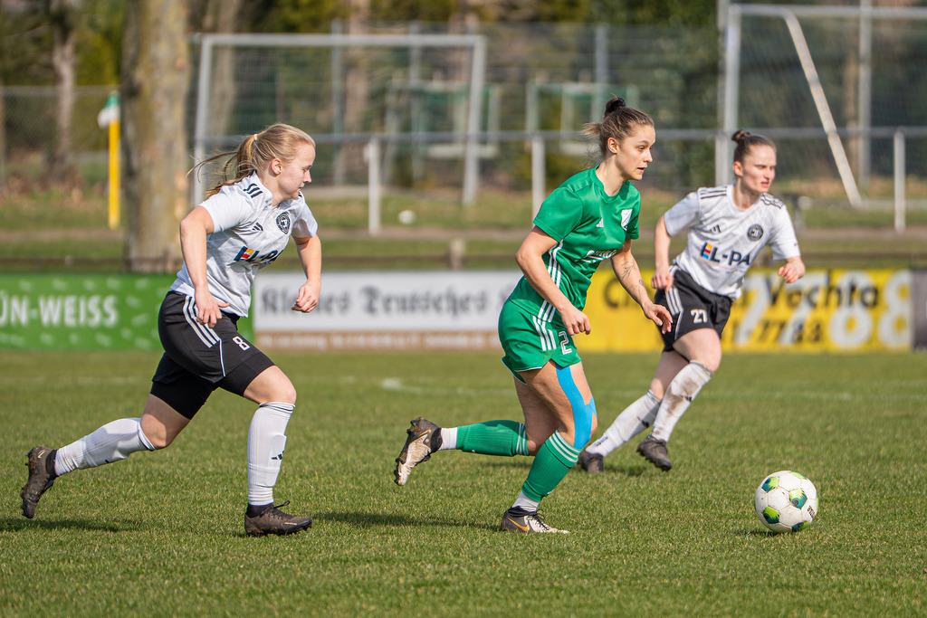 Fußball I Frauen I Saison 2025-2026 I Oberliga Niedersachsen I 15. Spieltag I TuS Lutten - FC Jesteburg-Bendestorf I 6664 | jns.sportfotos - Realisiert mit Pictrs.com