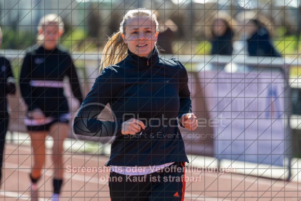 20250406_143250_0329 | #,1.FC Donzdorf (rot) vs. SV Jungingen (schwarz), Fussball, Frauen-Verbandsliga Württemberg, 16. Spieltag, Saison 2024/2025, Rasenplatz Lautertal Stadion, Süßener Straße 16, 73072 Donzdorf, 06.04.2025 - 13:00 Uhr,Foto: PhotoPeet-Sportfotografie/Peter Harich