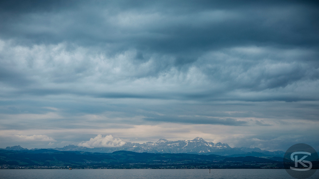 Bodenseebilder Galerie: Atemberaubende Fotos & Stimmungen | Entdecken Sie eine Sammlung stimmungsvoller Fotos vom Bodensee. Hochwertige Bilder von Sonnenauf- und -untergängen, Uferlandschaften, Booten und der Natur rund um den größten See Deutschlands. - Realisiert mit Pictrs.com