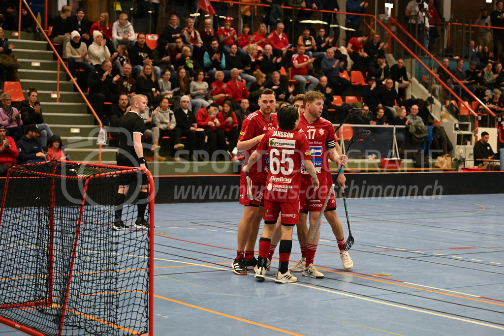 Strängnäs IBK vs FBC Kalmarsund Ungdom - 6. =January= 2024 | Strängnäs IBK vs FBC Kalmarsund Ungdom
Thomas Arena, Strängnäs
Adam Nilsson (#22 Strängnäs IBK) celebrating his goal with Rasmus Jansson (#65 Strängnäs IBK) and Kalle Karlsson K (#17 Strängnäs IBK).
Bild: Sportfotografie Markus Aeschimann | www.markus-aeschimann.ch - Realisiert mit Pictrs.com