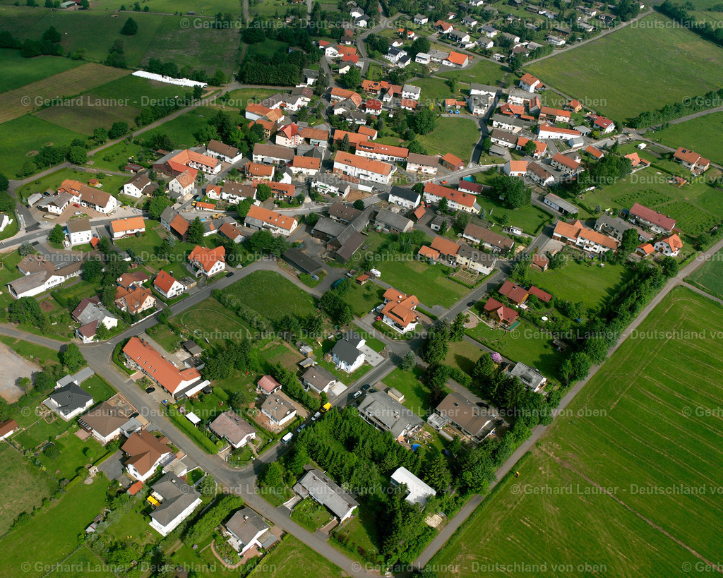 2615838 | HERCHENHAIN 09.06.2006 Wohngebiet einer Einfamilienhaus- Siedlung  in Herchenhain im Bundesland Hessen, Deutschland // Single-family residential area of settlement  in Herchenhain in the state Hesse, Germany Foto: Gerhard Launer