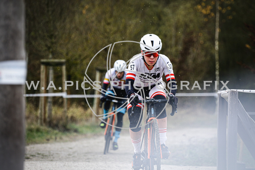..... | AUSTRIA, 24.11.24, 3.Radquerfeldein GP um das Sportzentrum Gunskirchen Image shows: Photo: Wapics / Andreas Willdoner