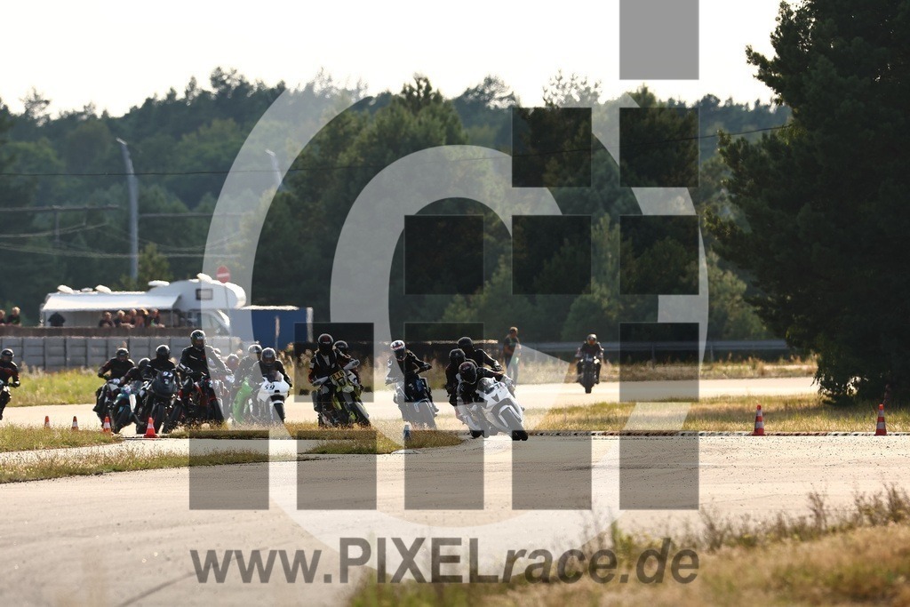 start-20240803_05325 | Schöne Erinnerungen an spannende Momente - das festzuhalten ist unser Job. PIXELrace.de ist seit 2003 auf den Rennstrecken Europas unterwegs um die Action draußen beim Fahren und die wunderbare Stimmung imm Fahrerlager für euch einzufangen.