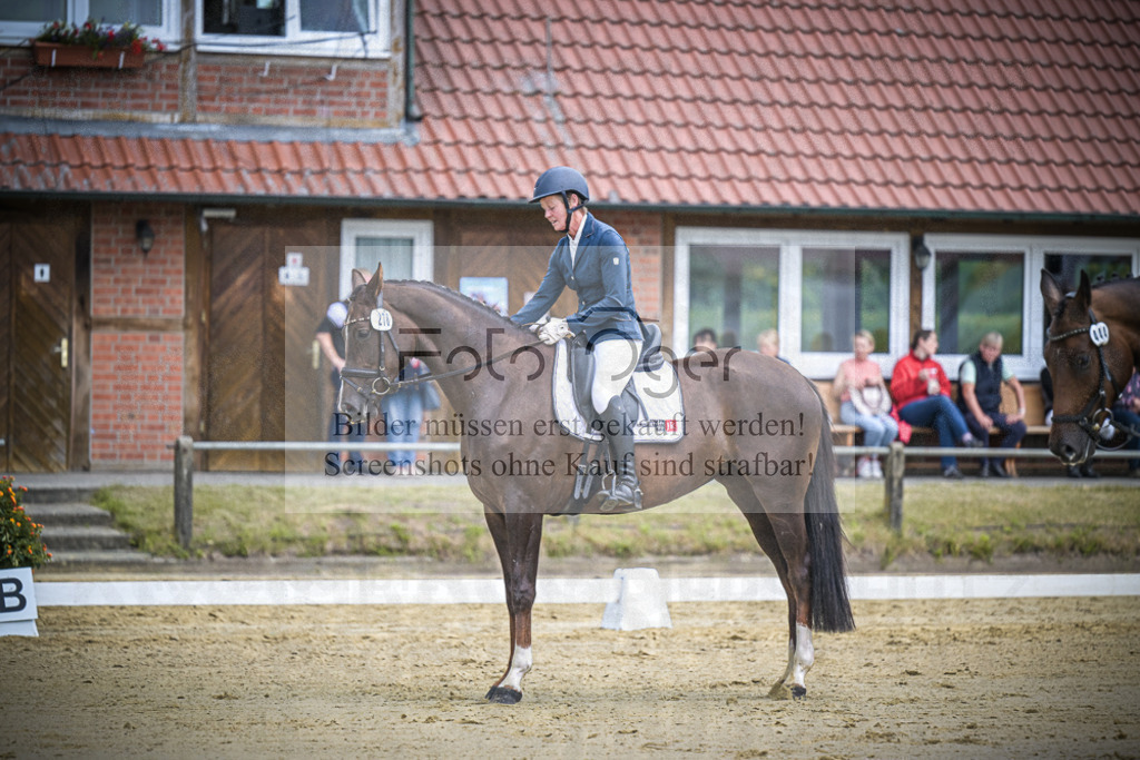 DOS_8243 | Entdecke hochwertige Reitturnierfotos von Foto Oger. Professionell, emotional und authentisch – jetzt Lieblingsmomente im Shop bestellen.Deutschlandweite Turnierfotografie. - Realisiert mit Pictrs.com