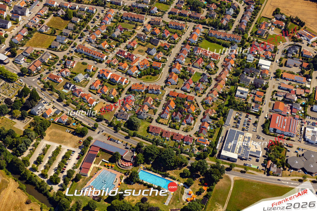 Das Luftbild der Stadt Krumbach wurde 2022 vom Flugzeug heraus erstellt (keine Drohnen-Aufnahmen) Aufnahmehöhe ca.450 Meter- hohe Bildauflösung und Druck-Qualität. Garantiert!