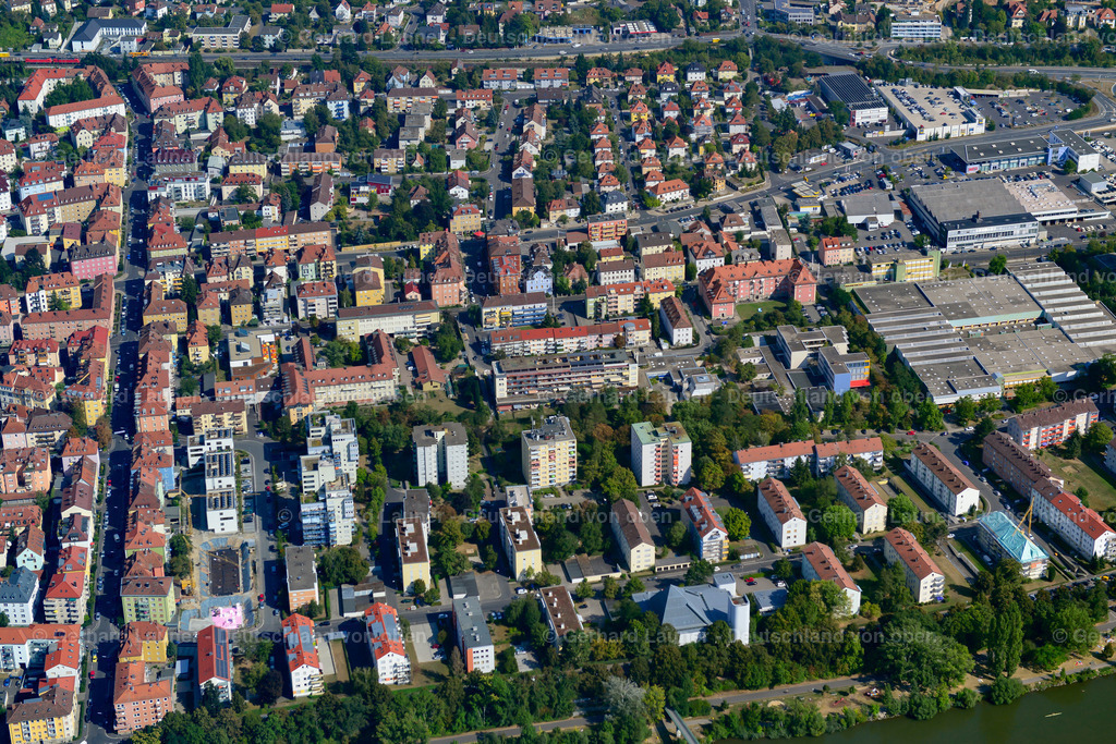 3650736 | SANDERAU 13.09.2016 Wohngebiet einer industriell gefertigten Plattenbau- Siedlung  in Sanderau im Bundesland Bayern, Deutschland // Residential area of industrially manufactured settlement  in Sanderau in the state Bavaria, Germany Foto: Gerhard Launer