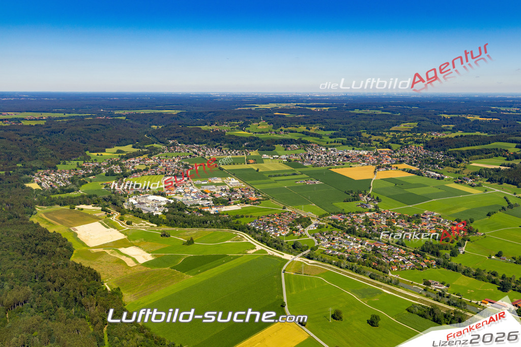Aktuelles Luftbild von Feldolling Feldkirchen-Westerham - Die Luftaufnahme wurde 2022 mittels UL-Flugzeug erstellt ( keine Drohne ) - hochauflösende Kamera-Systeme von  Canon -Beste Qualität - Für grossformatige Ausdrucke geeignet. Die Geschenkidee !