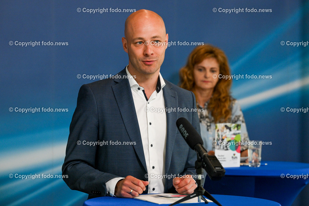 Pressekonferenz LINZ AG - tim Linz - Eine Erfolgsgeschichte_ 05.06.2023-21 | 05.06.2023, Linz AG, AUT, Pressekonferenz LINZ AG - tim Linz - Eine Erfolgsgeschichte, im Bild Martin Hajart (VP, Vize-Bgm. der Stadt Linz)
