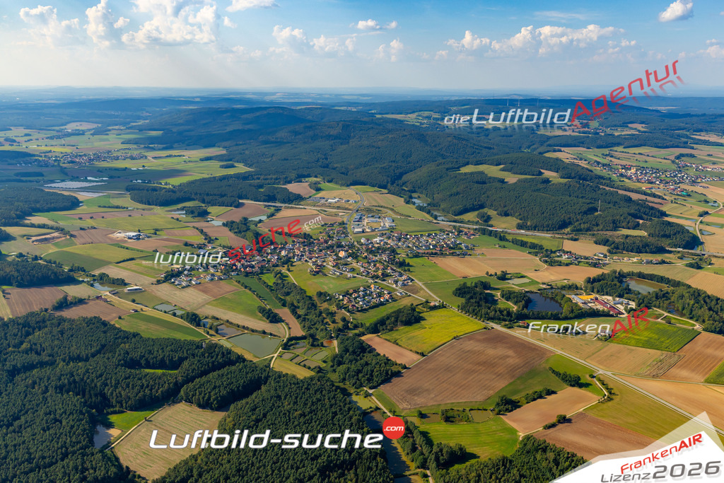 Das Luftbild zeigt : Trisching Schmidgaden - Die Luftaufnahme wurde 2024 vom UL-Flugzeug aus erstellt ( keine Drohne ) - Hochauflösende Luftaufnahme - Für grossformatige Ausdrucke geeignet. Die Geschenkidee !Mit Lizenz und Bildrechte bestellbar