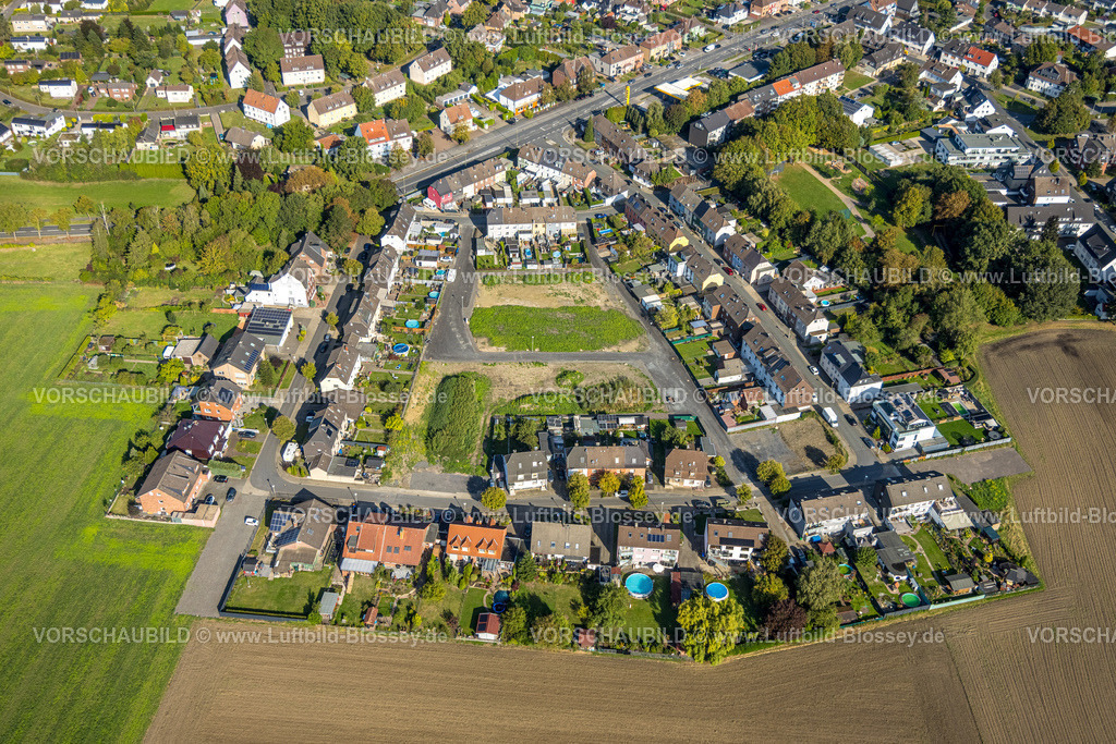 Hamm250900155 | Luftbild, Wohnsiedlung Kupferstraße und Gärten mit Swimmingpools, Baufläche, Stadtbezirk Pelkum, Hamm, Ruhrgebiet, Nordrhein-Westfalen, Deutschland