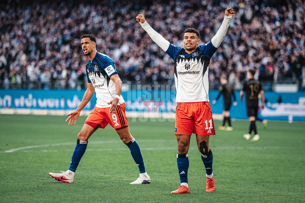 Fußball | Männer | Saison 2025/2026 | 1. Fußball-Bundesliga | 28. Spieltag | Hamburger SV vs. FC Augsburg | 04.04.2026 | Torjubel Ransford-Yeboah Königsdörffer (#11, HSV) rechts und Robert Glatzel (#9, HSV) links