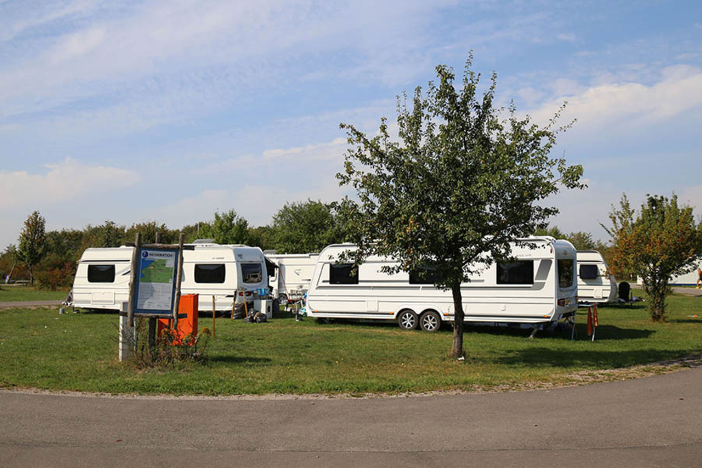 Schladitzer See - All-on-Sea Sport Resort - Campingplatz | Entdecke über 20 Kategorien Leipzig-Motive: Foto-Downloads, hochwertige Poster, Leinwand- & Fine-Art-Prints. Jetzt Lieblingsfoto im Bildlexikon Leipzig Shop bestellen!