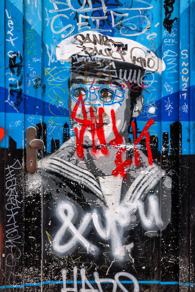 hamburg abstrakt graffiti matrose bild auf leinwand stpauli reeperbahn | Kaufen Sie Hamburg Bilder und Hamburg Fotos auf Leinwand, Acrylglas, Alu-Dibond, oder als Poster in Hamburgs großer Onlinegalerie. Elbphilharmonie Bilder, Hamburger Hafen, Speicherstadt, Alster und viel mehr.
