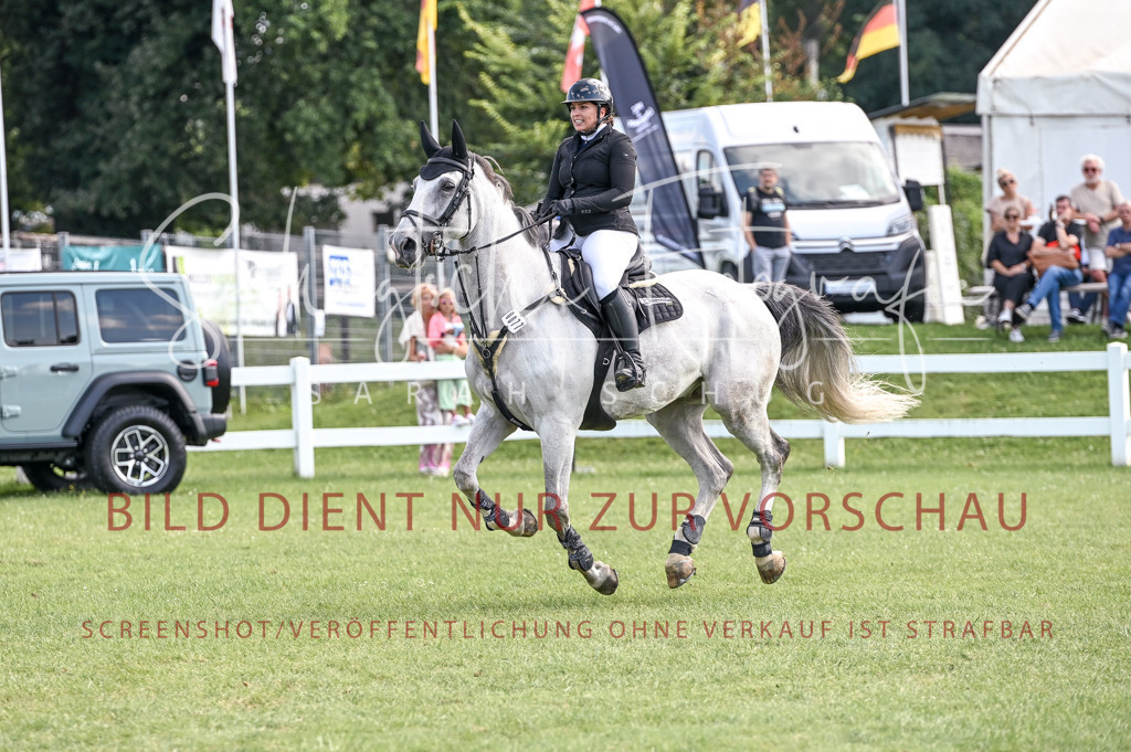 Schugtsche-Düren.2024-10.Springprf.M_-61 | Schugtsche Fotografie - Realisiert mit Pictrs.com