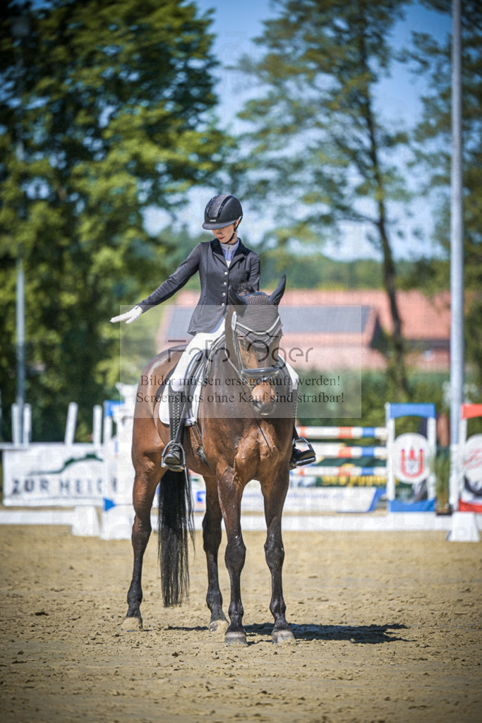 DOS_6184 | Entdecke hochwertige Reitturnierfotos von Foto Oger. Professionell, emotional und authentisch – jetzt Lieblingsmomente im Shop bestellen.Deutschlandweite Turnierfotografie. - Realisiert mit Pictrs.com