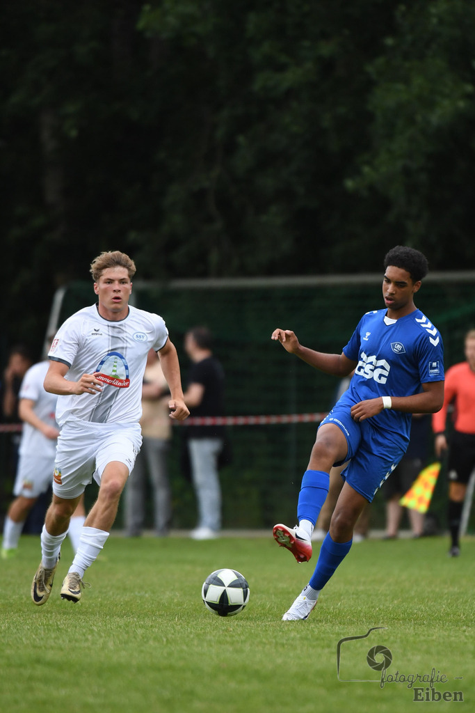 Sport-Duwe Cup | Sport-Duwe Cup Oldenburg; SSV Jeddenloh (weiß)-VFB Oldenburg (blau) am 05.07.2025 in Oldenburg (Sportanlage TuS Eversten), Photo: Philip Eiben 2025 - Realisiert mit Pictrs.com