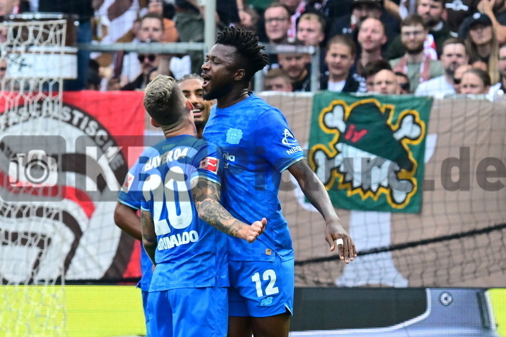 KBS Picture_FCStPauli-Bayer04Leverkusen_042 | Bayer 04 Leverkusen Torjubel zum 1:0 v.l. Grimaldo Alejandro (Bayer04Leverkusen) und Torschuetze Tapsoba Edmond (Bayer04Leverkusen) ,Sportplatz :  Millerntor Stadion, - Realisiert mit Pictrs.com