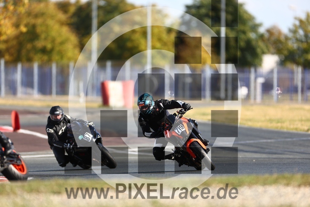 0079-20240909_03459 | Schöne Erinnerungen an spannende Momente - das festzuhalten ist unser Job. PIXELrace.de ist seit 2003 auf den Rennstrecken Europas unterwegs um die Action draußen beim Fahren und die wunderbare Stimmung imm Fahrerlager für euch einzufangen.