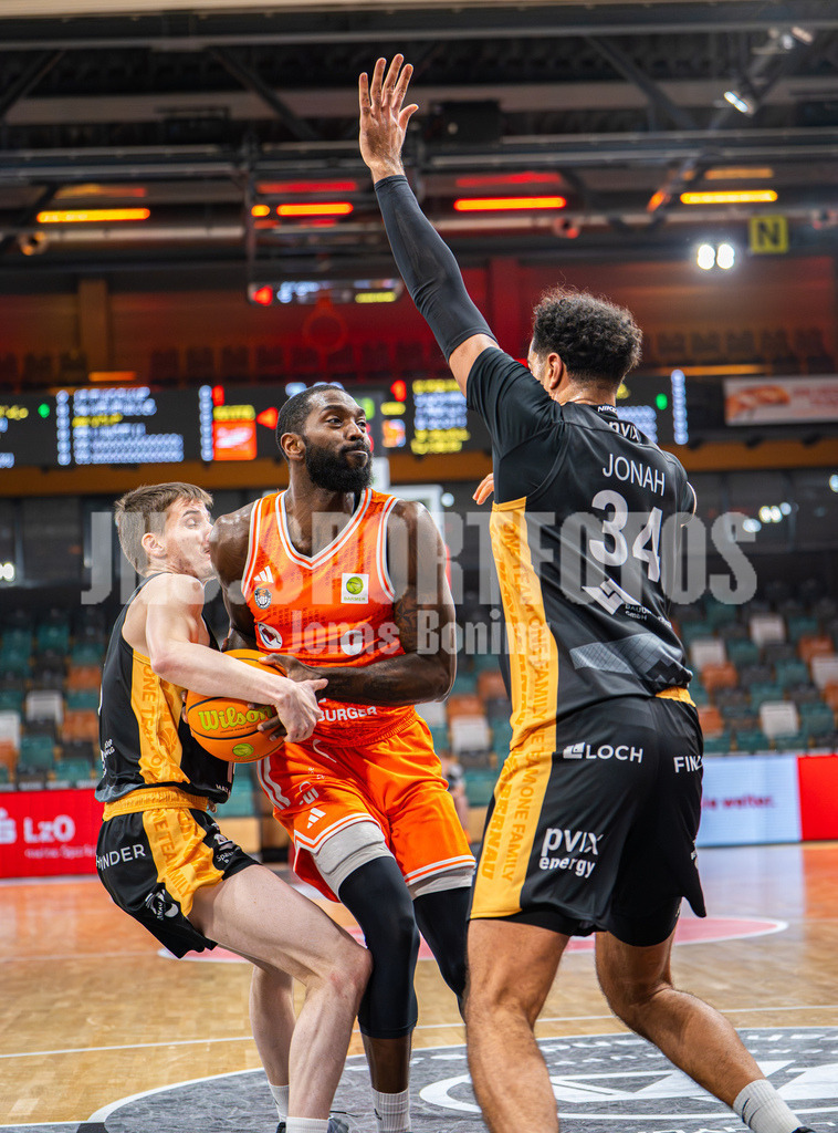Basketball I Herren I Saison 2025-2026 I ProB Nord I 18. Spieltag I Rasta Vechta II - LOK Bernau-74 | Aula Maarufu Sumbry (0,Rasta Vechta II) - Realisiert mit Pictrs.com