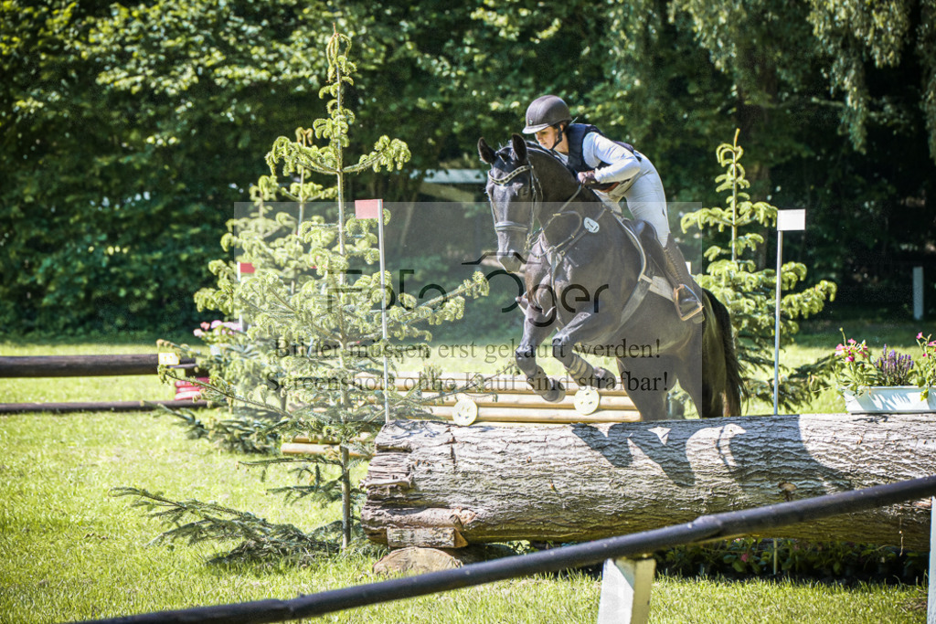 DOS_6201 | Entdecke hochwertige Reitturnierfotos von Foto Oger. Professionell, emotional und authentisch – jetzt Lieblingsmomente im Shop bestellen.Deutschlandweite Turnierfotografie. - Realisiert mit Pictrs.com