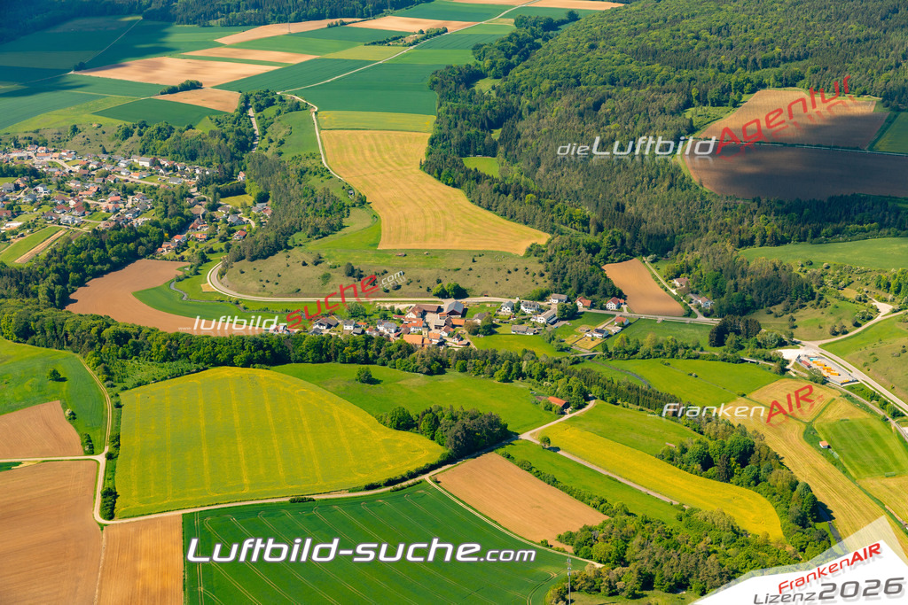 Das Luftbild zeigt : Sollern Altmannstein - Die Luftaufnahme wurde 2024 vom UL-Flugzeug aus erstellt ( keine Drohne ) - Hochauflösende Luftaufnahme - Für grossformatige Ausdrucke geeignet. Die Geschenkidee !Mit Lizenz und Bildrechte bestellbar