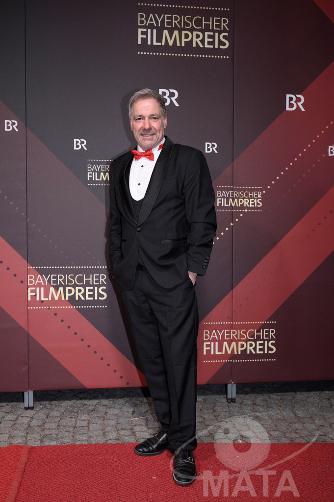 _DWI5038 | Christian Swoboda bei der Verleihung des 47. Bayerischen Filmpreises 2026  im Prinzregententheater. München, Deutschland. Der Bayerische Filmpreis wird seit 1979 von der Bayerischen Staatsregierung verliehen, um die Bedeutung des Kinofilms als Kulturgut herauszustellen - Realisiert mit Pictrs.com