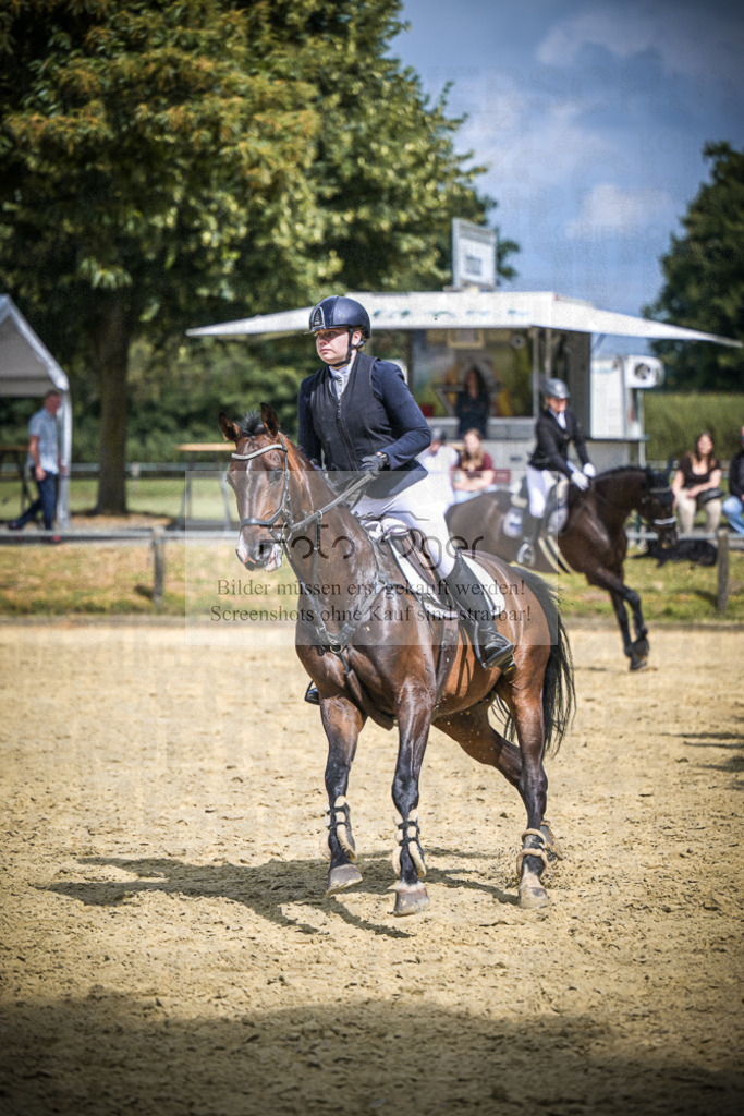 DOS_5343 | Entdecke hochwertige Reitturnierfotos von Foto Oger. Professionell, emotional und authentisch – jetzt Lieblingsmomente im Shop bestellen.Deutschlandweite Turnierfotografie. - Realisiert mit Pictrs.com