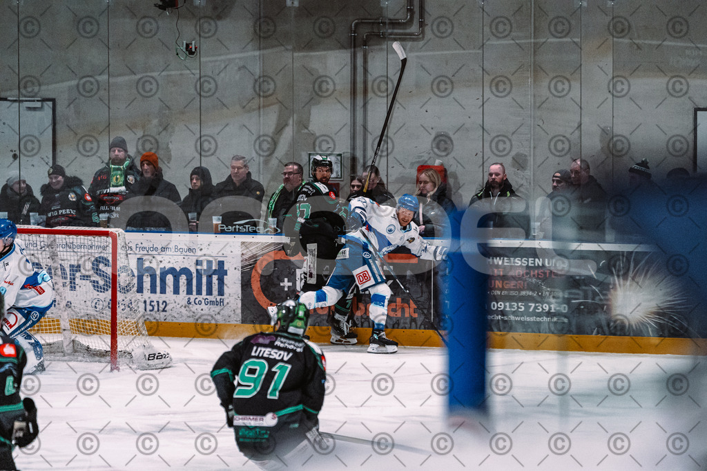 Alligators_vs_Riessersee_03_02_2026-06 | Höchstadt Alligators Fotogalerie: Eishockey-Action aus Franken. Professionelle Spielfotos, Portraits & Stadionbilder zum Download. Jetzt entdecken! - Realisiert mit Pictrs.com