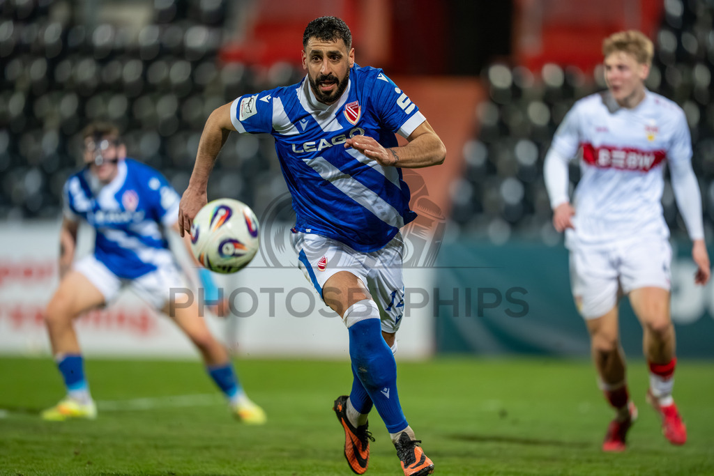 VfB Stuttgart II vs. FC Energie Cottbus, Fussball, 3.Liga, 27. Spieltag, Saison 2025/2026, 03.03.2026 | Tolga Cigerci (FC Energie Cottbus, #14),VfB Stuttgart II vs. FC Energie Cottbus, Fussball, 3.Liga, 27. Spieltag, Saison 2025/2026, 03.03.2026Foto: photosbyphips/Philip Ziegler