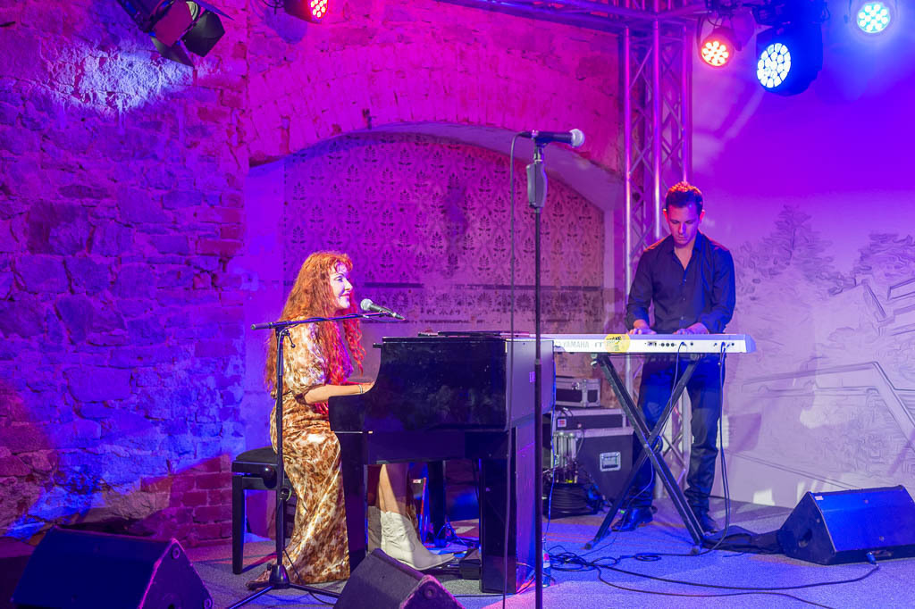 Maria Markesini Konzert | Maria Markesini meets Klazz Brothers im Forte Belvedere Leisnig zum Festival Hallo Leisnig 2022. - Realisiert mit Pictrs.com