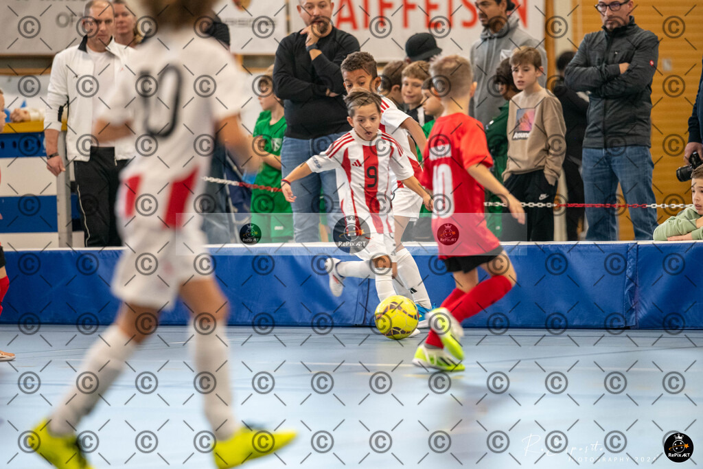 20241124_FCR-Hallenturnier-F2_1_013 | Sport und Naturfotografie von Roberto Esposito zeigt echte Momente Bewegung und die Schönheit der Natur. Ausdrucksstarke Bilder schaffen Emotionen.