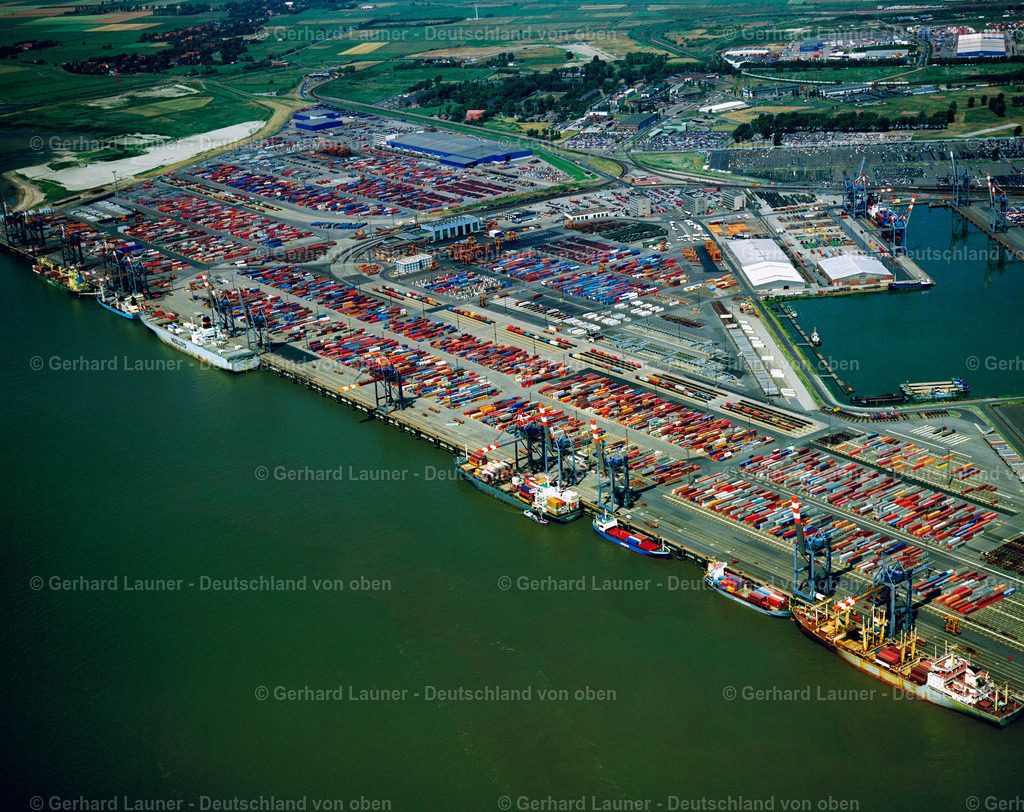 9200840 | BREMERHAVEN 01.06.2020 Containerterminal im Containerhafen des Überseehafen Am Nordhafen in Bremerhaven im Bundesland Bremen. // Container Terminal in the port of the international port Am Nordhafen in Bremerhaven in the state Bremen. Foto: Gerhard Launer
