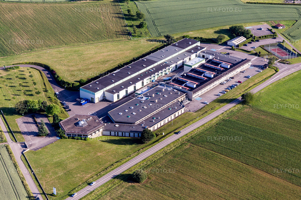 Vue aérienne: Locaux de l'usine Gunther Tools à Soultz-sous-Forets à Retschwiller dans le département Bas Rhin, France. Photo: IMG_100765.jpg prise le 08/06/2017 par Werner Riehm/FLY-FOTO.eu – Résolution de l'original: 5472 x 3648 px