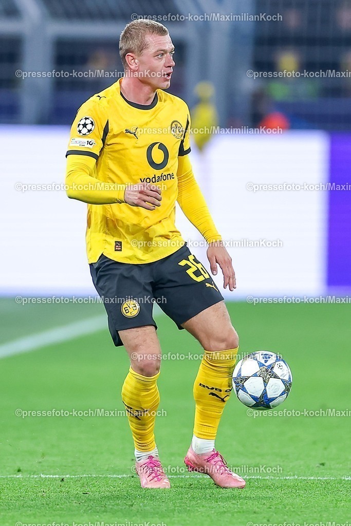 UCL01102501233 | 01.10.2025, Fußball, UEFA Champions League, Borussia Dortmund - Athletic Club Bilbao, BVB Stadion, 2. Spieltag, Saison 2025 2026: Julian Ryerson (BVB #26)  Regulations prohibit any use of photographs as image sequences and or quasi-video.