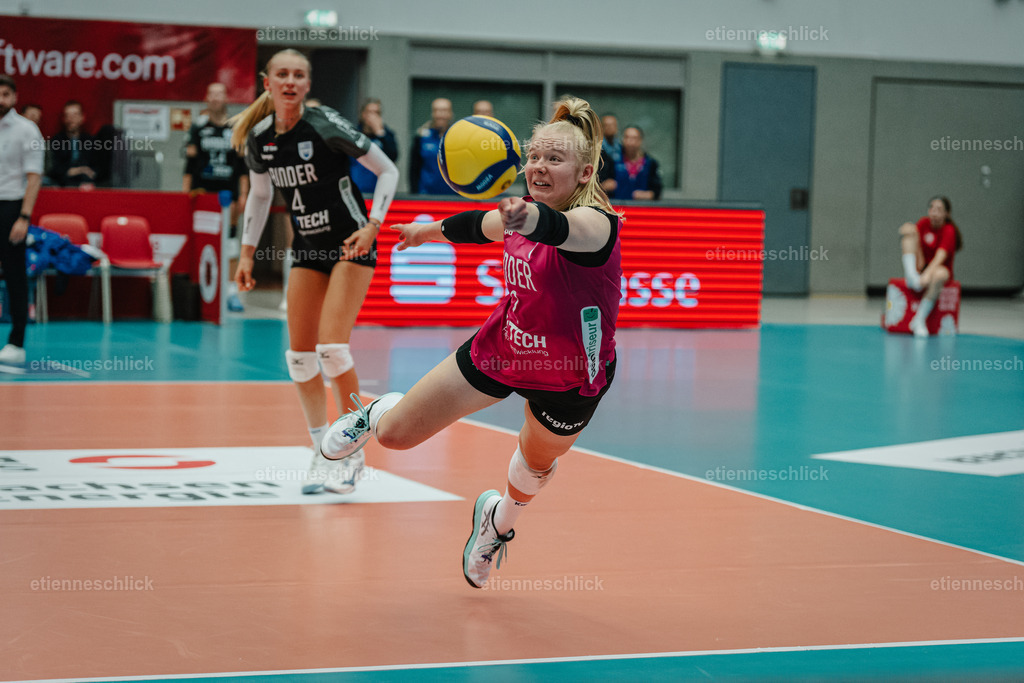 Dresdner SC - Binder Blaubären TSV Flacht, DEKRA 1. Bundesliga Frauen, Volleyball | Im Bild: Lara-Marie Schaefer (2, Binder Blaubären TSV Flacht) rettet den Ball vor dem aus 24.10.2026, Dresdner SC -  Binder Blaubären TSV Flacht, DEKRA 1. Bundesliga Frauen, Volleyball, Deutschland, Dresden, Cyberport Arena