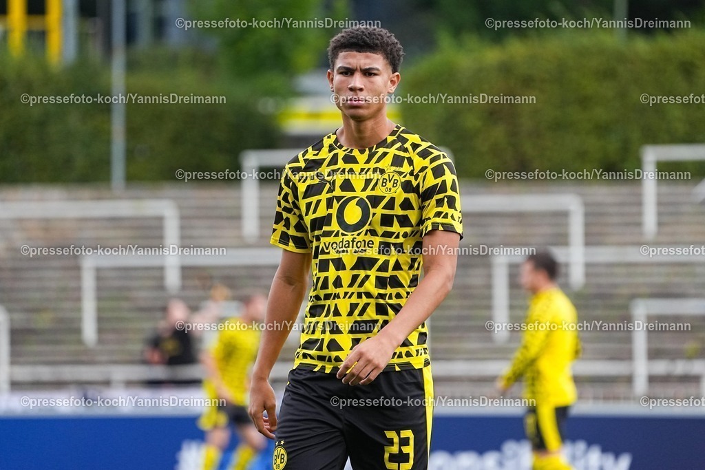 xydrx30082502013 | 30.08.2025, xydrx, Fußball, Regionalliga West, Borussia Dortmund II - Borussia Mönchengladbach II , Saison 2025 2026, Stadion Rote Erde: Jordi Paulina (Borussia Dortmund II #23)