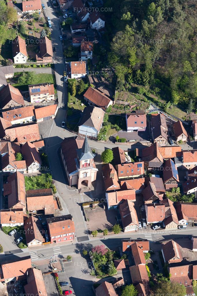 Aerial view: View of the town in Offwiller in the state Bas-Rhin, France.Photo: IMG_099467.jpg taken on 04/30/2017 by Werner Riehm/FLY-FOTO.comResolution of the original: 2937 x 4405 px
