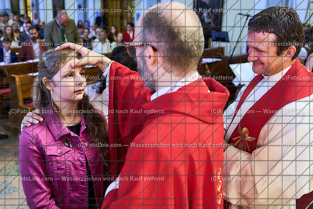 ALP0772_PfarrFirmung Wieselburg_Firmvorgang | (C)FotoLois.com, Alois Spandl, Firmung in der Pfarrkirche Wieselburg mit Generalvikar Dr. Christoph Weiss, Dechant Pfarrer Daniel Kostrzycki und Monignore Franz Dammerer, Sa 15. Juni 2024.