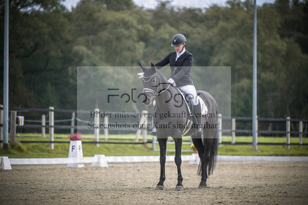 DOS_B502 | Entdecke hochwertige Reitturnierfotos von Foto Oger. Professionell, emotional und authentisch – jetzt Lieblingsmomente im Shop bestellen.Deutschlandweite Turnierfotografie. - Realisiert mit Pictrs.com