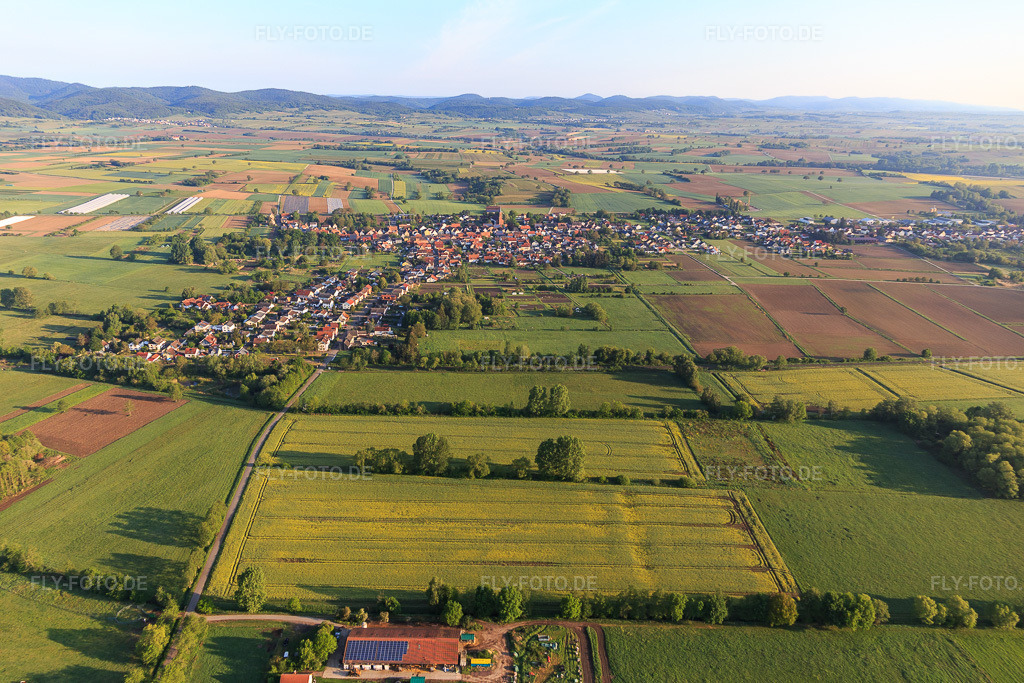 Luftbild: Ortsansicht von Süden in Kapsweyer im Bundesland Rheinland-Pfalz in Deutschland. Foto: IMG_120657.jpg vom 03.05.2020 durch Werner Riehm/FLY-FOTO.de