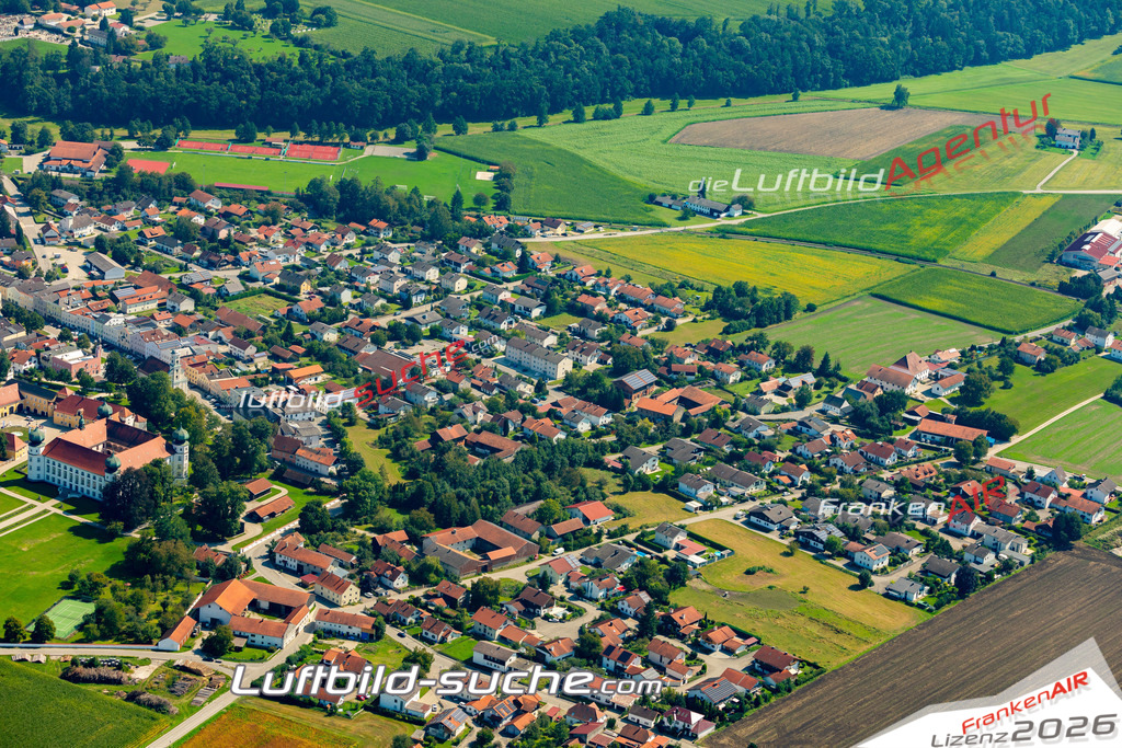 Das Luftbild zeigt :  Tüßling - Die Luftaufnahme wurde 2024 vom UL-Flugzeug aus erstellt ( keine Drohne ) - Hochauflösende Luftaufnahme - Für grossformatige Ausdrucke geeignet. Die Geschenkidee !Mit Lizenz und Bildrechte bestellbar