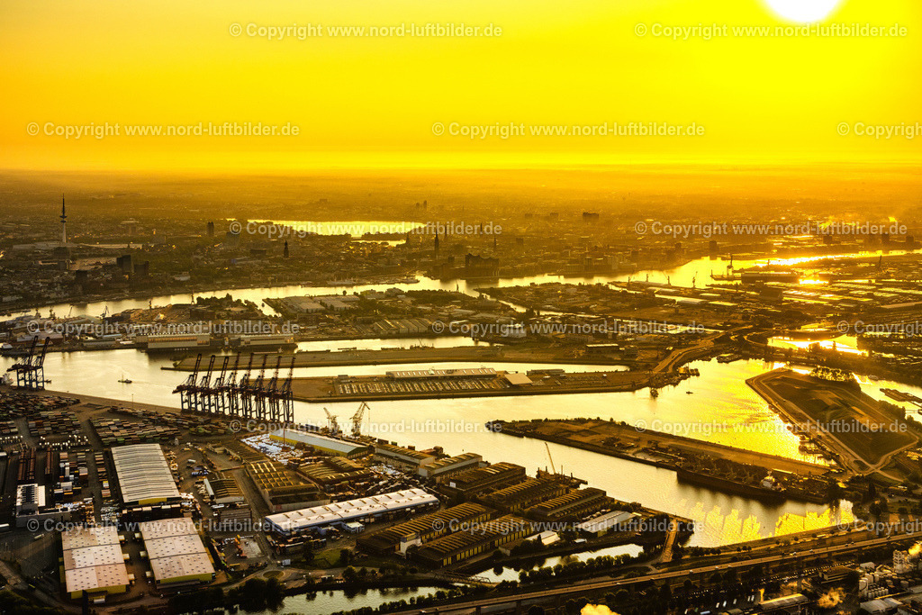 Hamburg_Steinwerder_Sonnenaufgang_ELS_2969050623 | HAMBURG 05.06.2023 Hafenanlagen am Ufer des Hafenbeckens im Stadtteil Steinwerder in Hamburg. Weiterführende Informationen bei: EUROGATE GmbH & Co. KGaA, KG,  Hamburger Hafen und Logistik Aktiengesellschaft. // Port facilities on the shores of the harbor of in district Steinwerder in Hamburg. Further information at: EUROGATE GmbH & Co. KGaA, KG,  Hamburger Hafen und Logistik Aktiengesellschaft. Foto: Martin Elsen