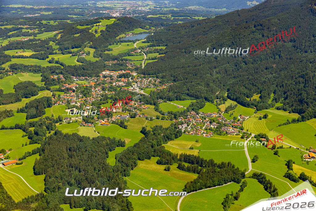 Aktuelles Luftbild von  Bad Heilbrunn - Die Luftaufnahme wurde 2022 mittels UL-Flugzeug erstellt ( keine Drohne ) - hochauflösende Kamera-Systeme von  Canon -Beste Qualität - Für grossformatige Ausdrucke geeignet. Die Geschenkidee !