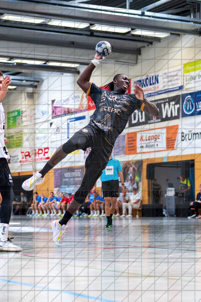 IHC 2026 - HØJ Elite vs. PAUC Handball | Mouhamadou Sidibé (Pays d´Aix Université Club Handball #99); IHC 2026 - HØJ Elite vs. PAUC Handball am 09.08.26 in Sporthalle KGS, Schneverdingen - Realisiert mit Pictrs.com